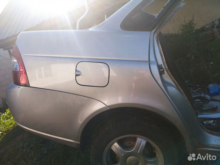 Правая четверть приора седан