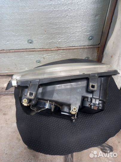 Фара передняя левая на Фольксваген Бора