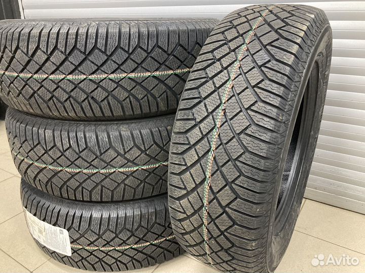 Continental ContiVikingContact 7 235/65 R17 108T