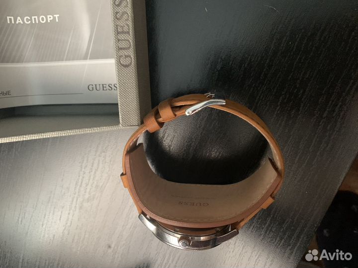 Часы Guess