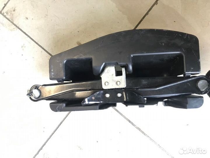 Домкрат Audi A4 cdnf 2010