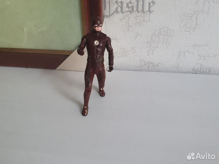 Фигурка флеша из Dc