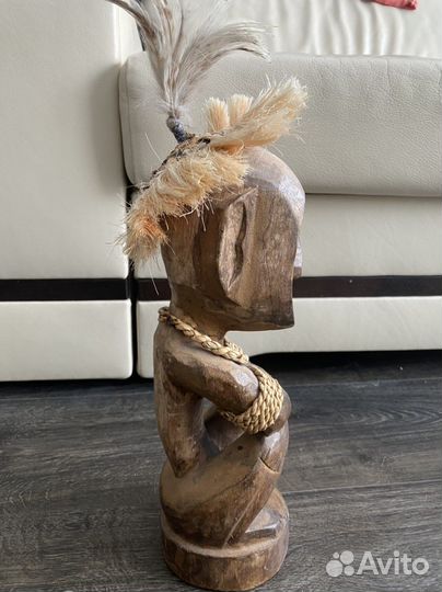 Статуя из дерева маска
