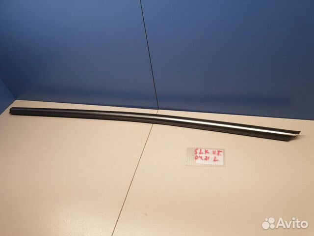 Молдинг стекла передней левой двери Mercedes SLK-k
