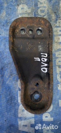 Правый кронштейн переднего подрамника Volkswagen