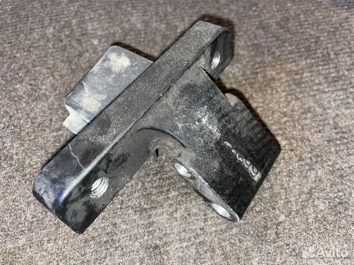 Harley-Davidson Dyna передний кронштейн двигателя