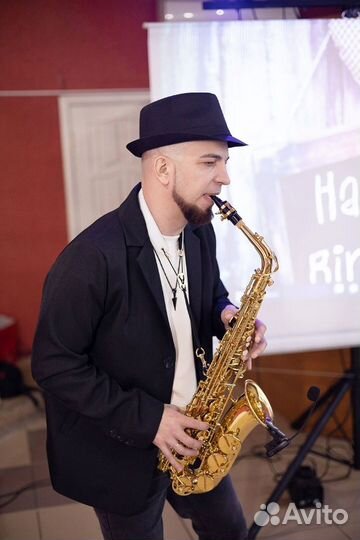 Ведущий, DJ, вокалист, саксофонист