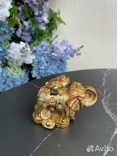 Декоративная статуэтка слон с жабой