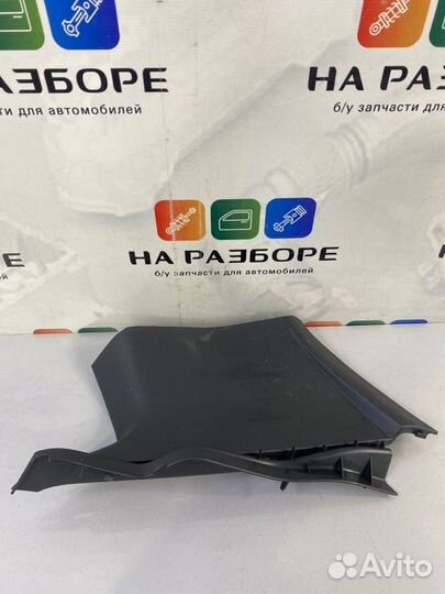 Накладка на стойку внутренняя задняя правая