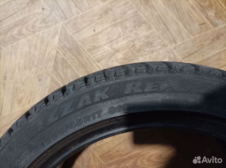 Bridgestone Blizzak Revo2 225/45 R17