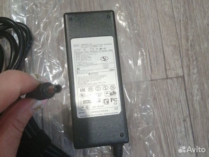 Блок питания для ноутбуков Samsung