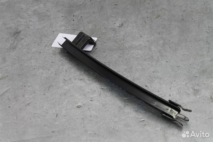 Направляющая стекла двери передней правой Nissan