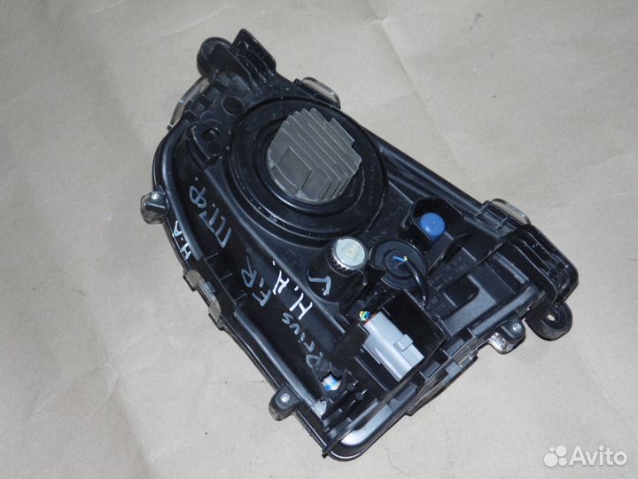 Птф правая с дефектом Тойота Приус 50