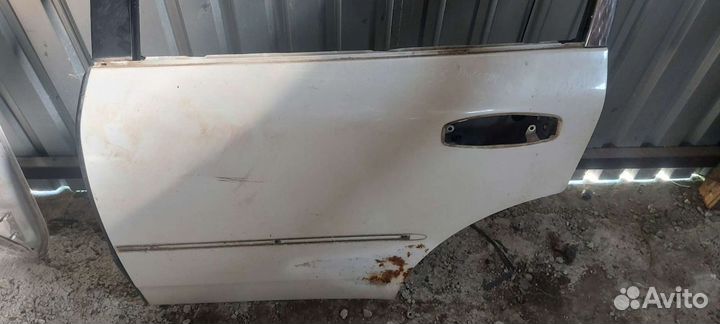 Дверь задняя левая на Nissan Skyline