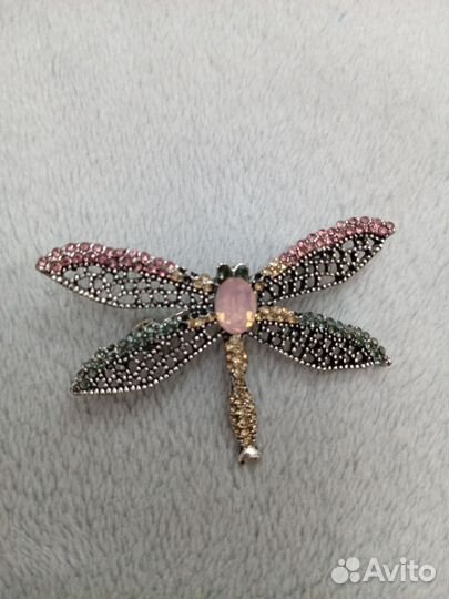 Броши стрекозы