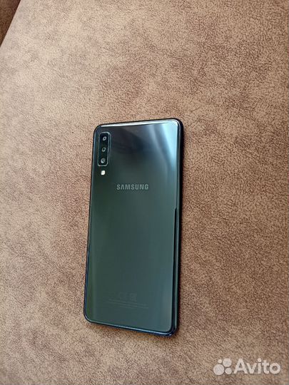Samsung Galaxy A7 (2018), 4/64 ГБ