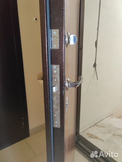 Дверь входная металлическая