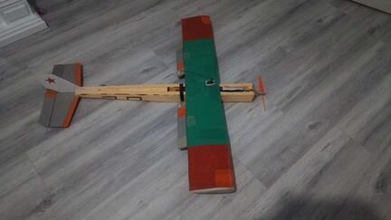 Модель радиоуправляемого самолета
