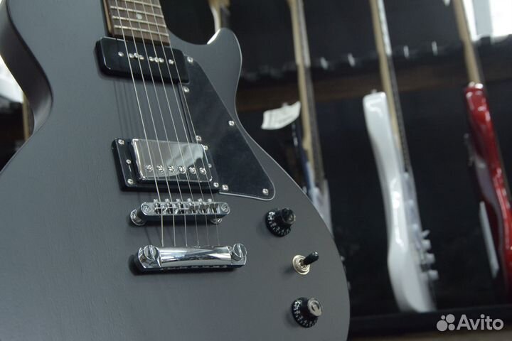 Электрогитара формы Les Paul