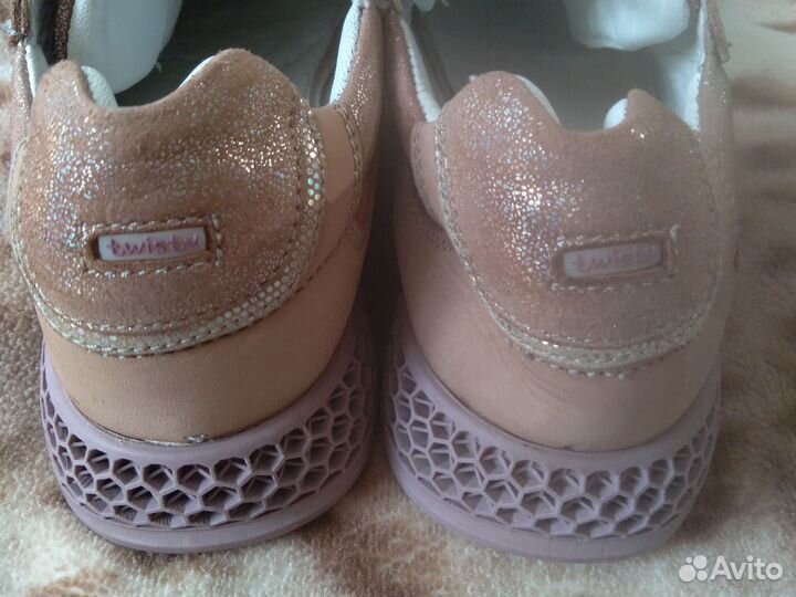 Туфли девочке 35 EU кожанные