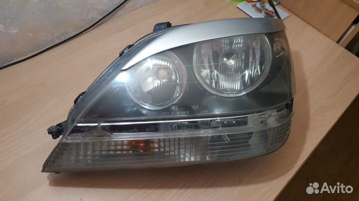 Фары на toyota harrier