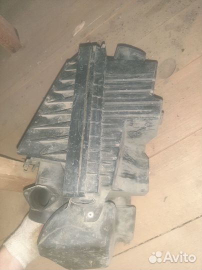 Корпус воздушного фильтра на Nissan Primera p 11