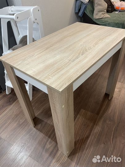 Стол кухонный