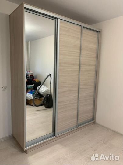 Шкаф купе с зеркалом