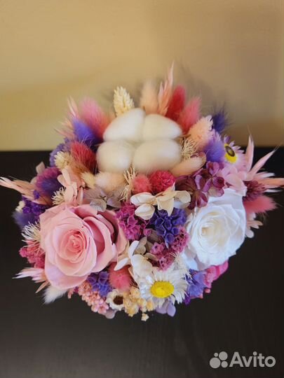 Сухоцветы в кашпо из гипса