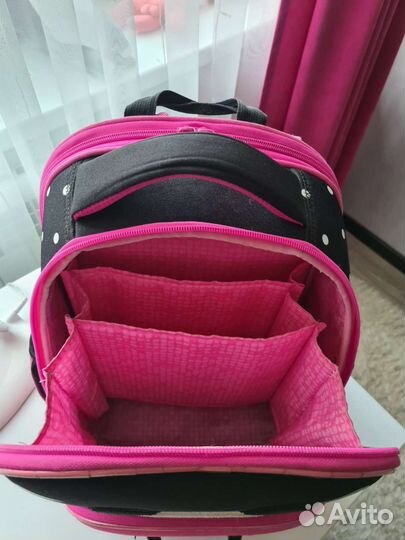 Рюкзак(школьный портфель)