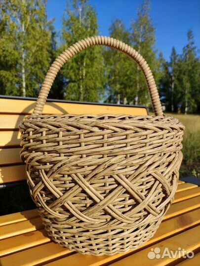 Корзина плетеная из ротанга