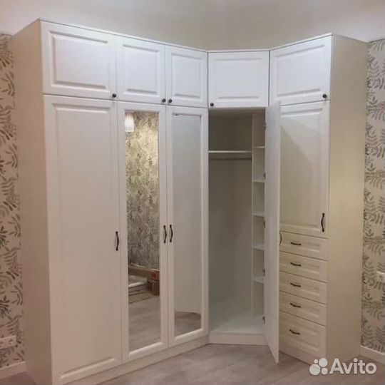 Угловой шкаф