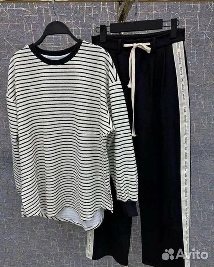 Костюм женский спортивный