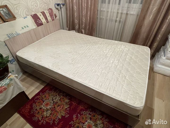 Кровать