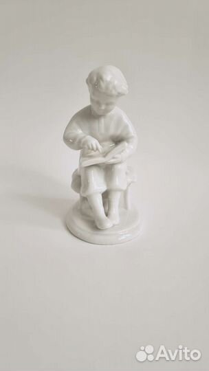 Фарфоровая статуэтка Юный Ленин лфз