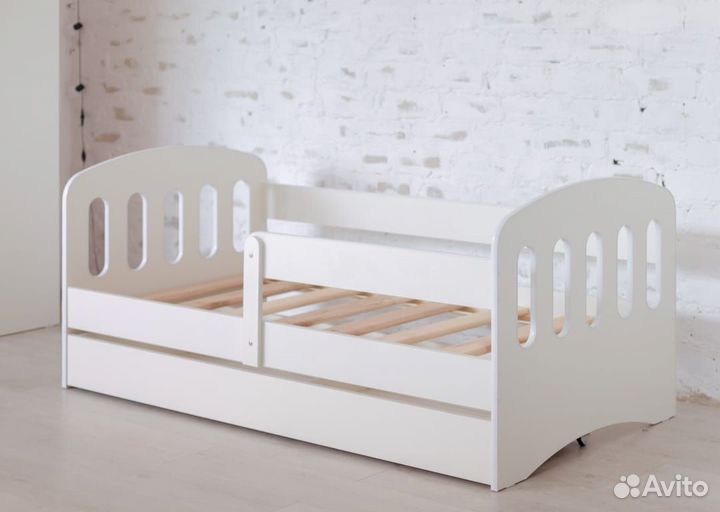 Детская кровать белая