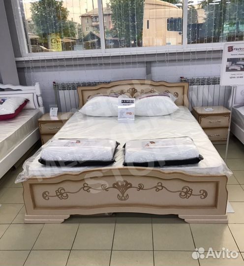 Кровать массив