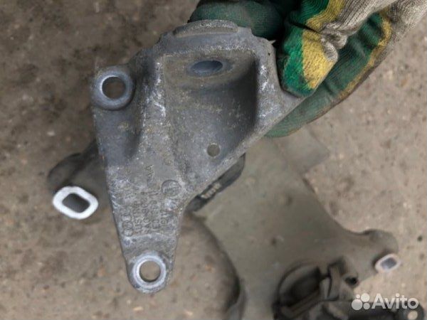 Кронштейн кпп Audi A8 D3 2007