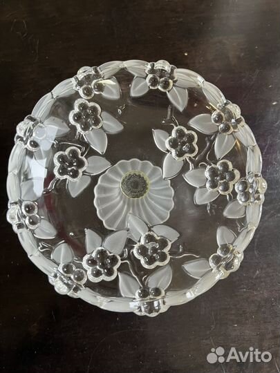 Конфетница на ножке