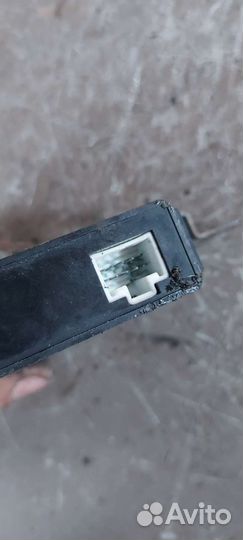 Блок управления двери передний Mitsubishi Mirage