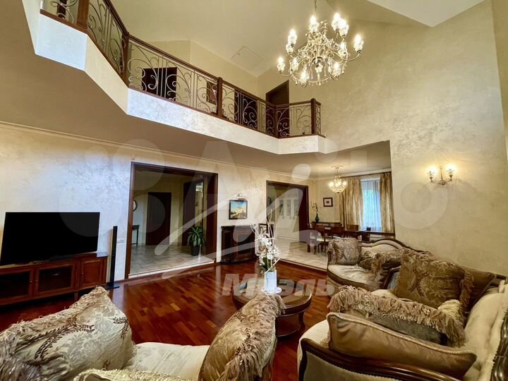 Коттедж 350 м² на участке 15 сот.