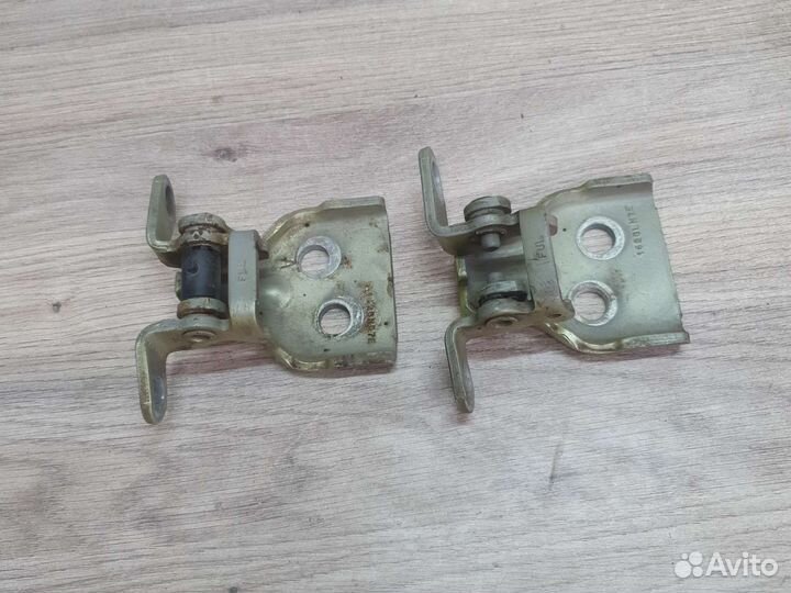 Петля двери передней левой ford fiesta mk5