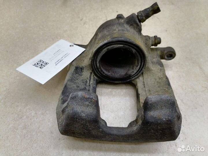 Суппорт передний правый Mercedes-Benz Gla