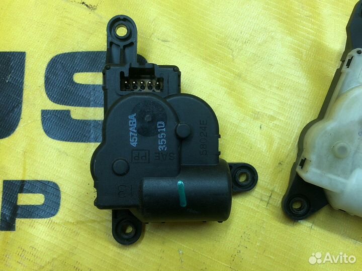 Моторчик заслонки печки отопителя Chrysler Sebring