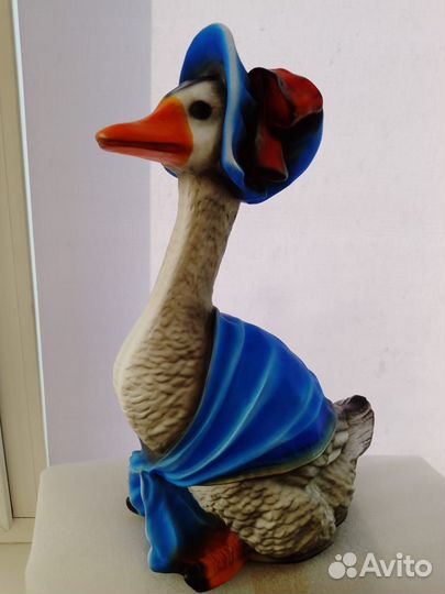 Садовая фигура Гусыня в косынке