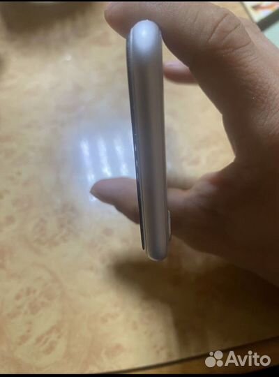 Телефон iPhone 8