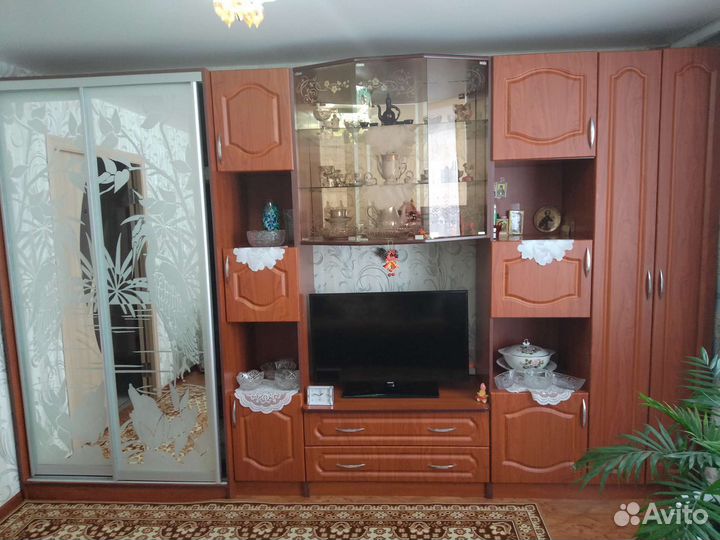 Стенка в гостиную с шифонером и зеркалом