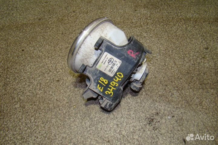 Фара противотуманная правая Toyota Corolla (E180)