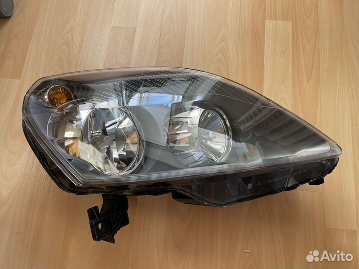 Фара правая Opel Zafira B. Новая