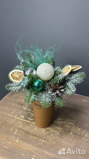 Новогодний из нобилиса. Доставка цветов